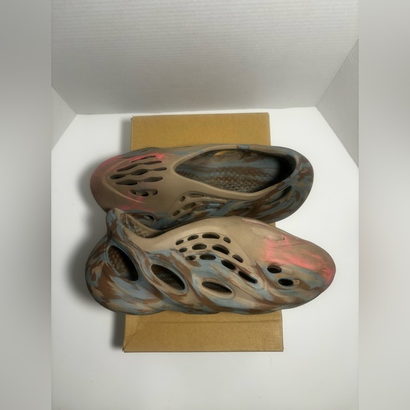 Adidas Yeezy Foam RNNR ‘MX Sand Gray’ 2021 - Picture 2 of 9
